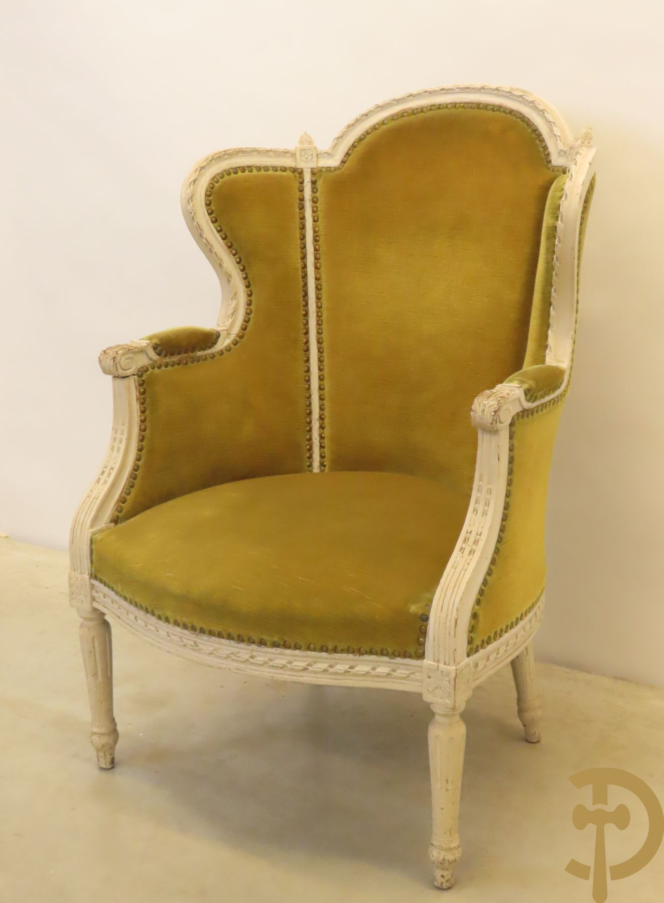 Gemonochromeerde bergère met groene mohair stof + gemonochromeerde en gecaneerde canapé Louis XVI stijl