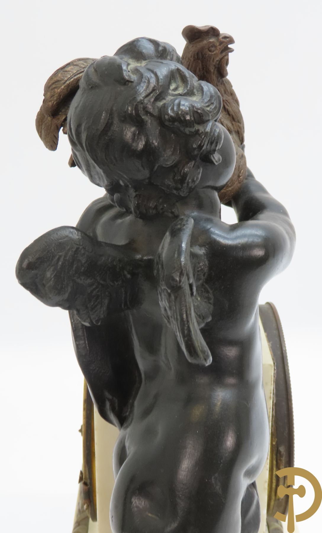 Marmeren pendule met bronzen cupido houdende een haan, Boutry - Seclin  getekend