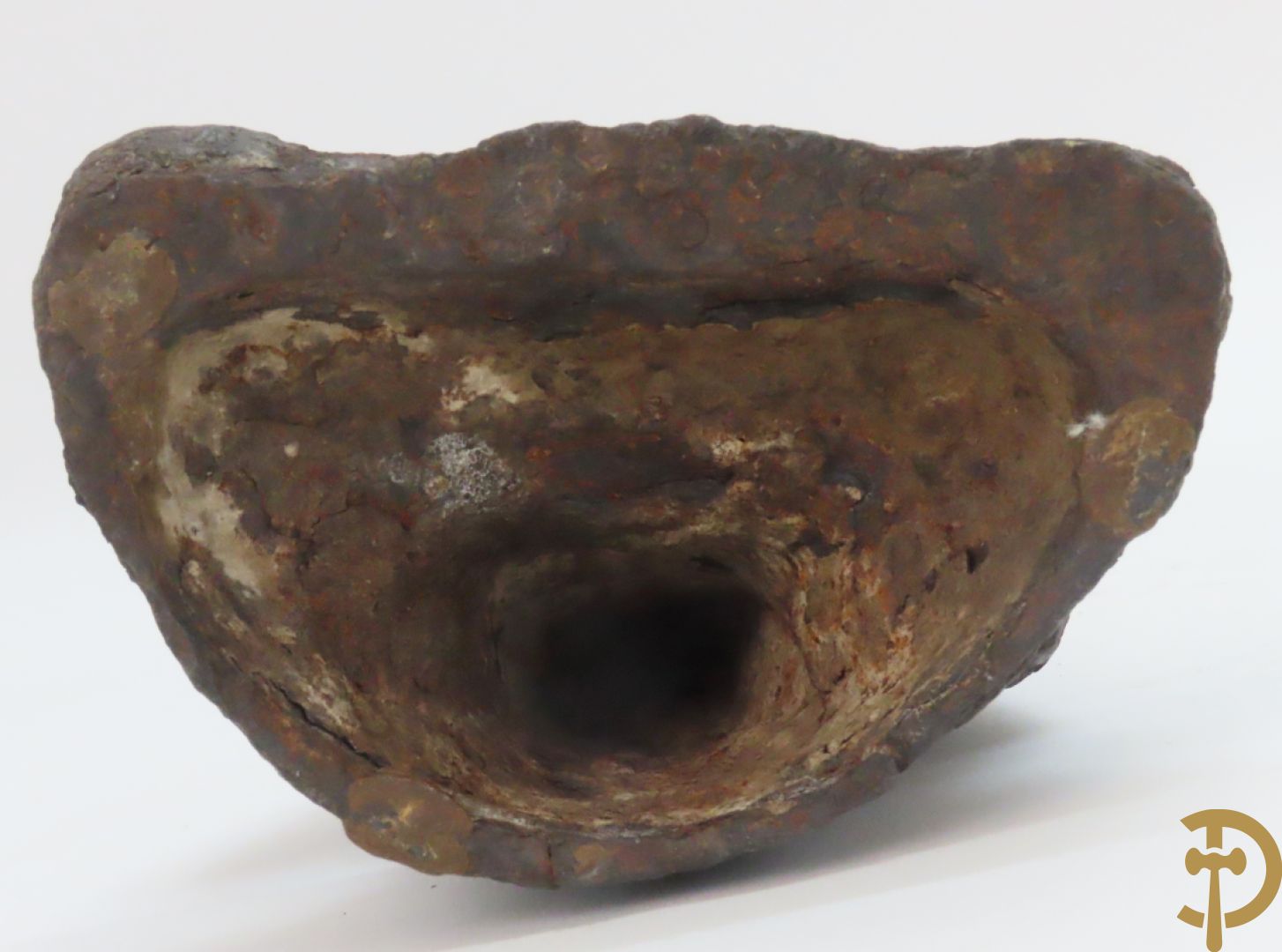 Bronzen zittende boedha + boedha in verweerd metaal