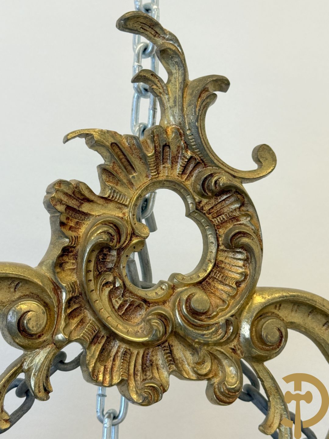 Koperen sierconsole Louis XV stijl met wit marmeren blad op 4 voluutvormige poten + bijhorende spiegel