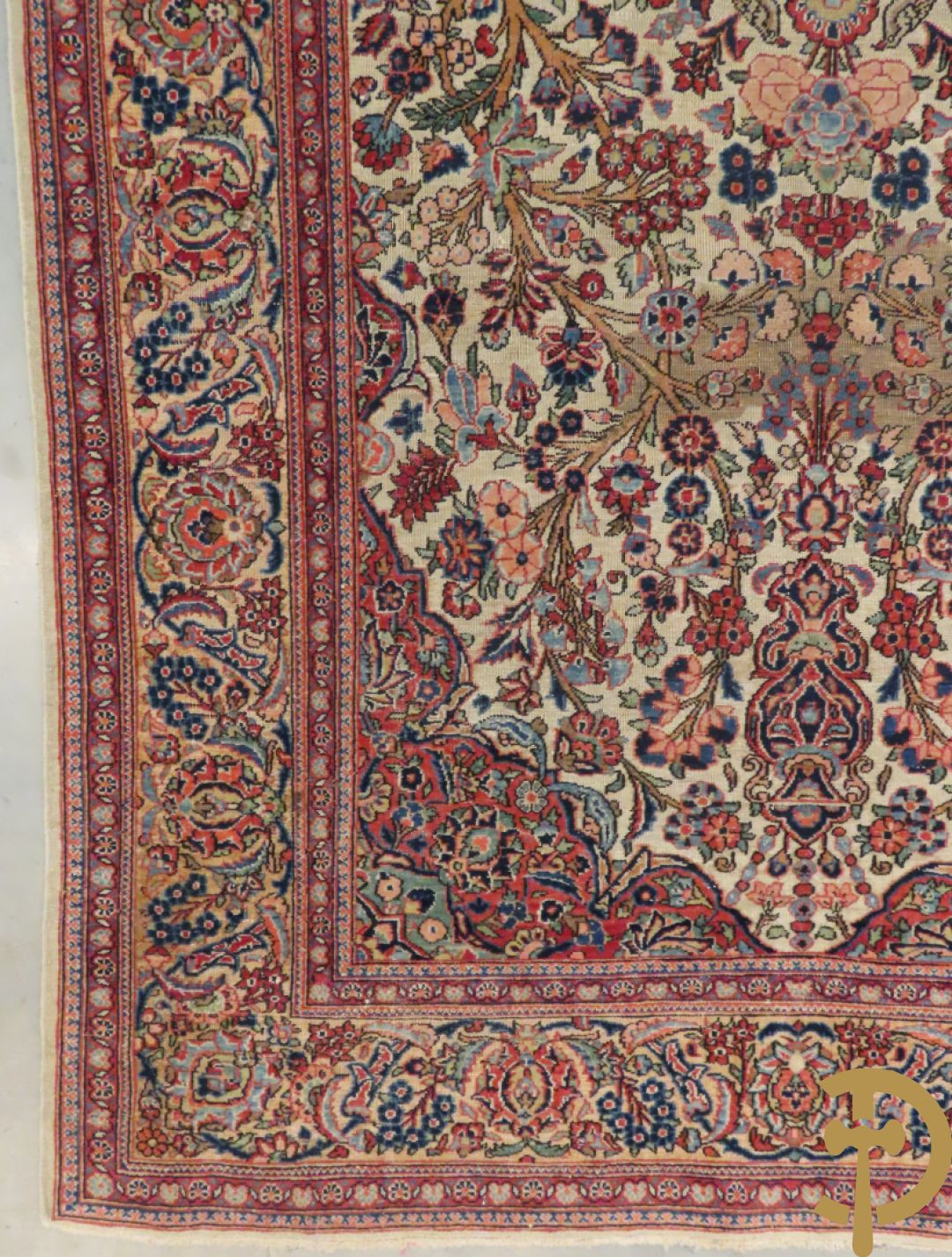 Oosters handgeknoopt tapijt Tabriz met amfoor, bloemen en levensboom