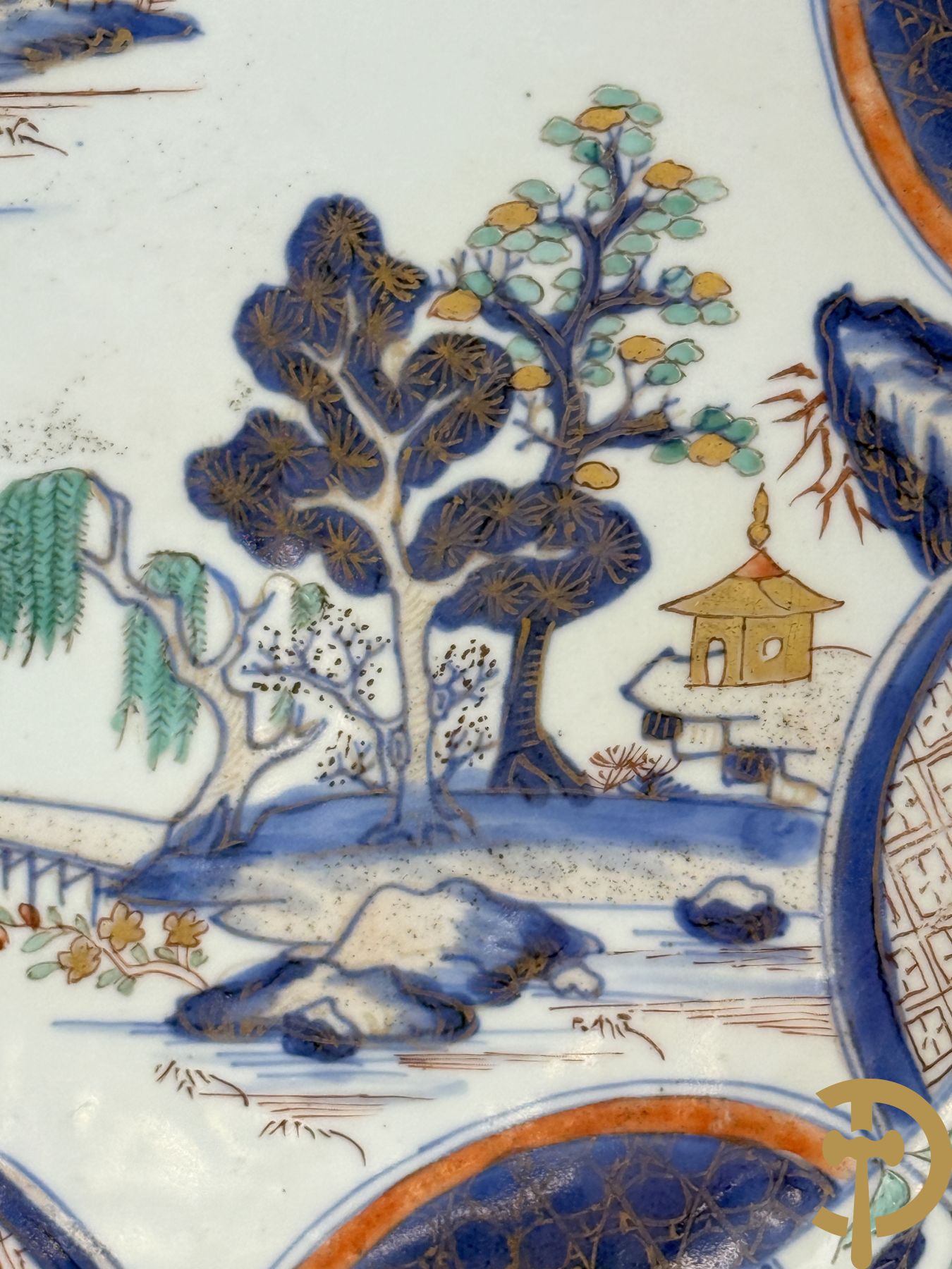 Chinees porseleinen Imari bord met landschapsdecor en bloemen