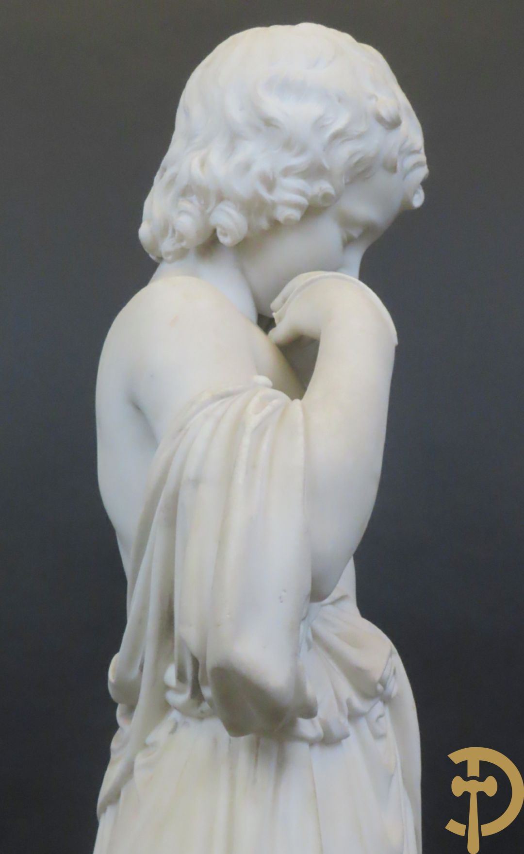 Onleesbaar getekend links achter 