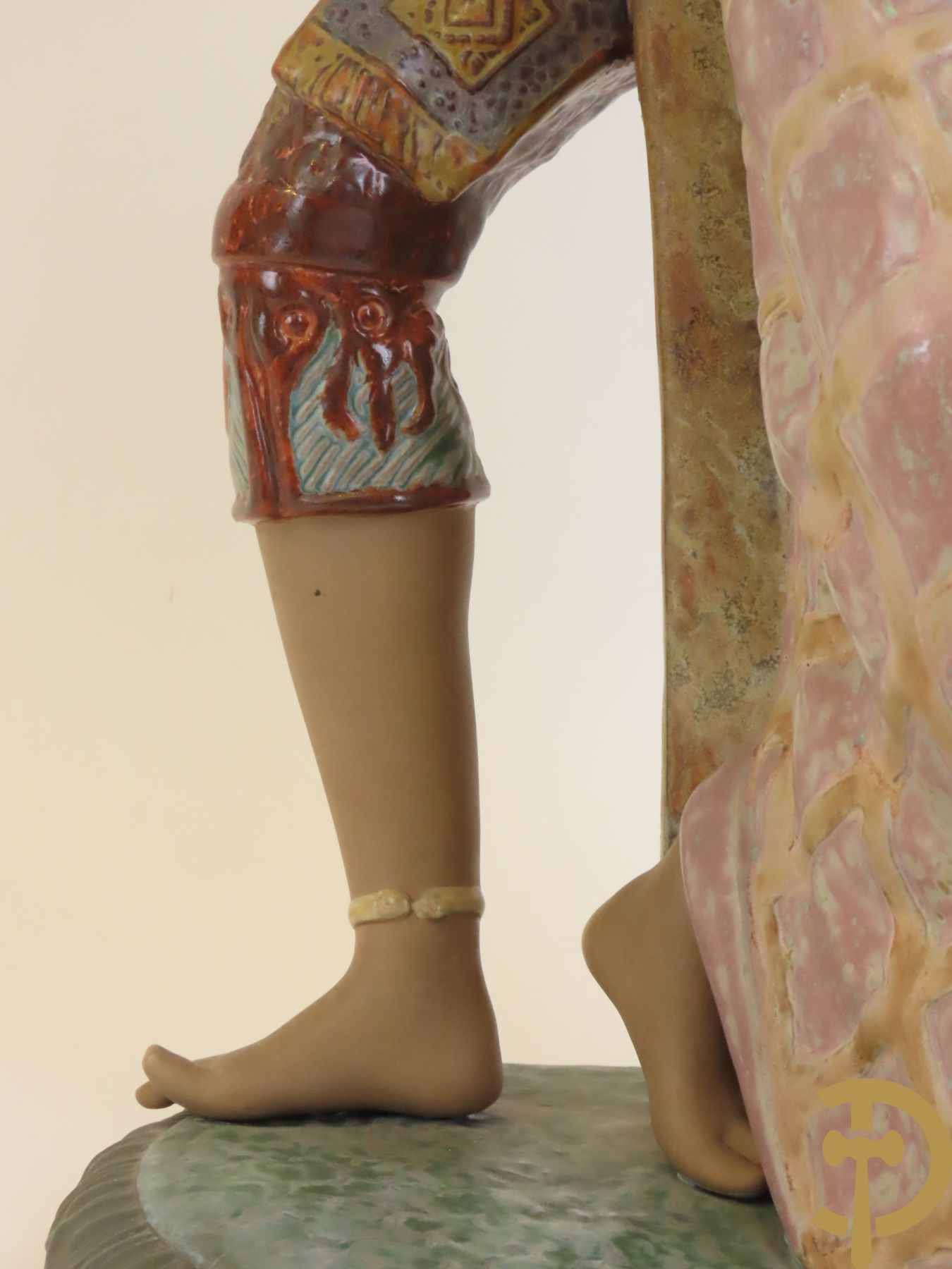 Thaise danseres met jongeman in keramiek, onderaan gemerkt Lladro