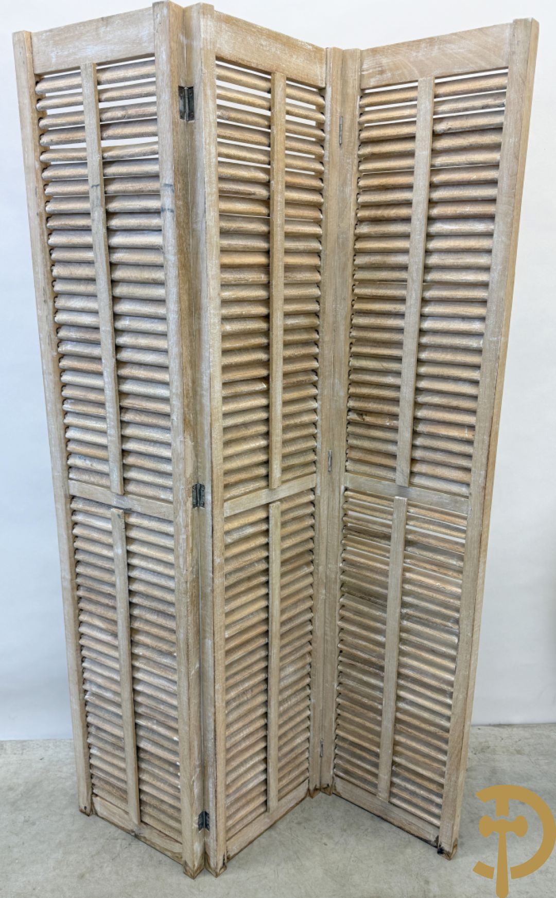 Driedelige paravan gemaakt van shutters + 2 ovale decoratieve spiegels met kruis