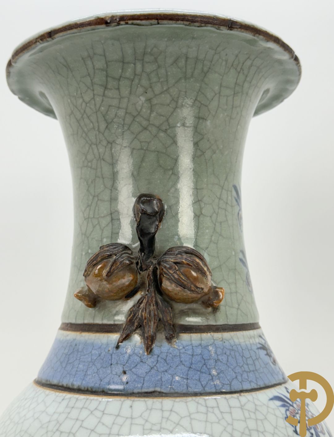 Chinese porseleinen blauw/witte Nankin vaas met bloemen- en vogeldecor en bezet met vruchten