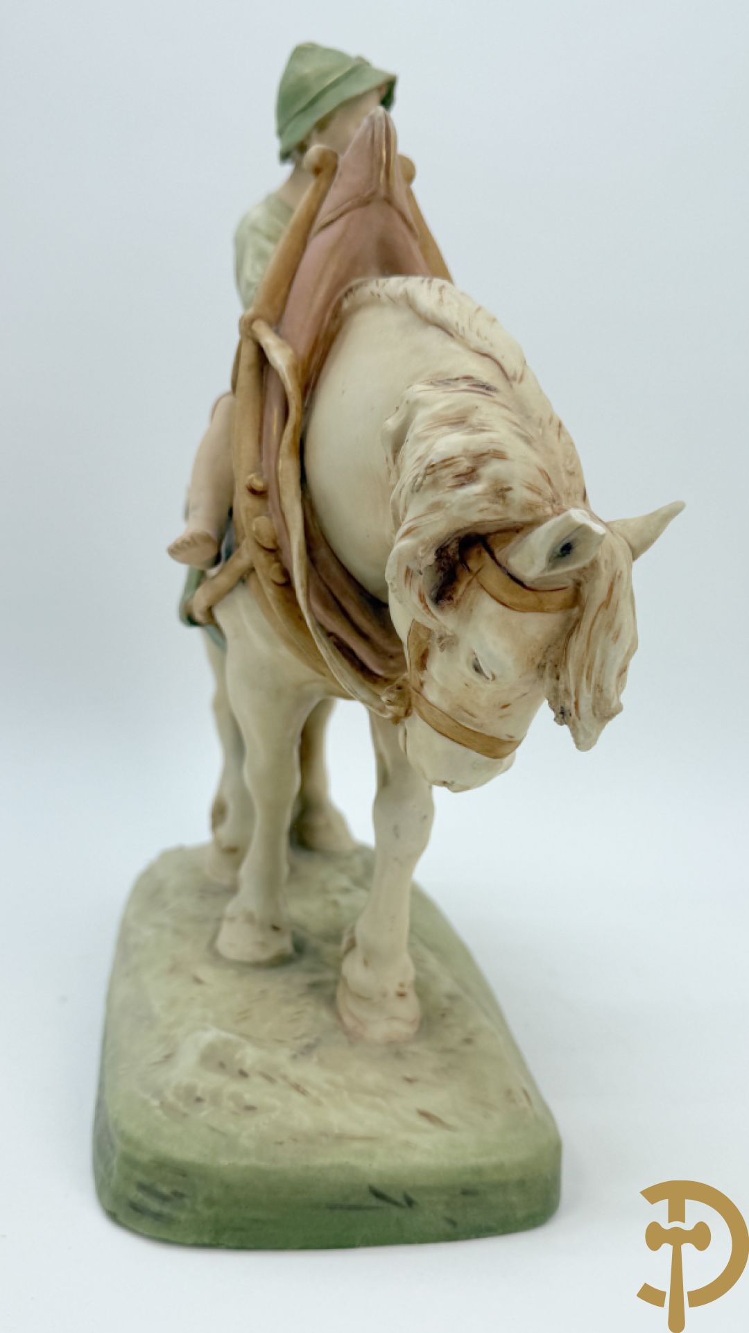 Royal Dux van jongeman op boerepaard, nummer 1693