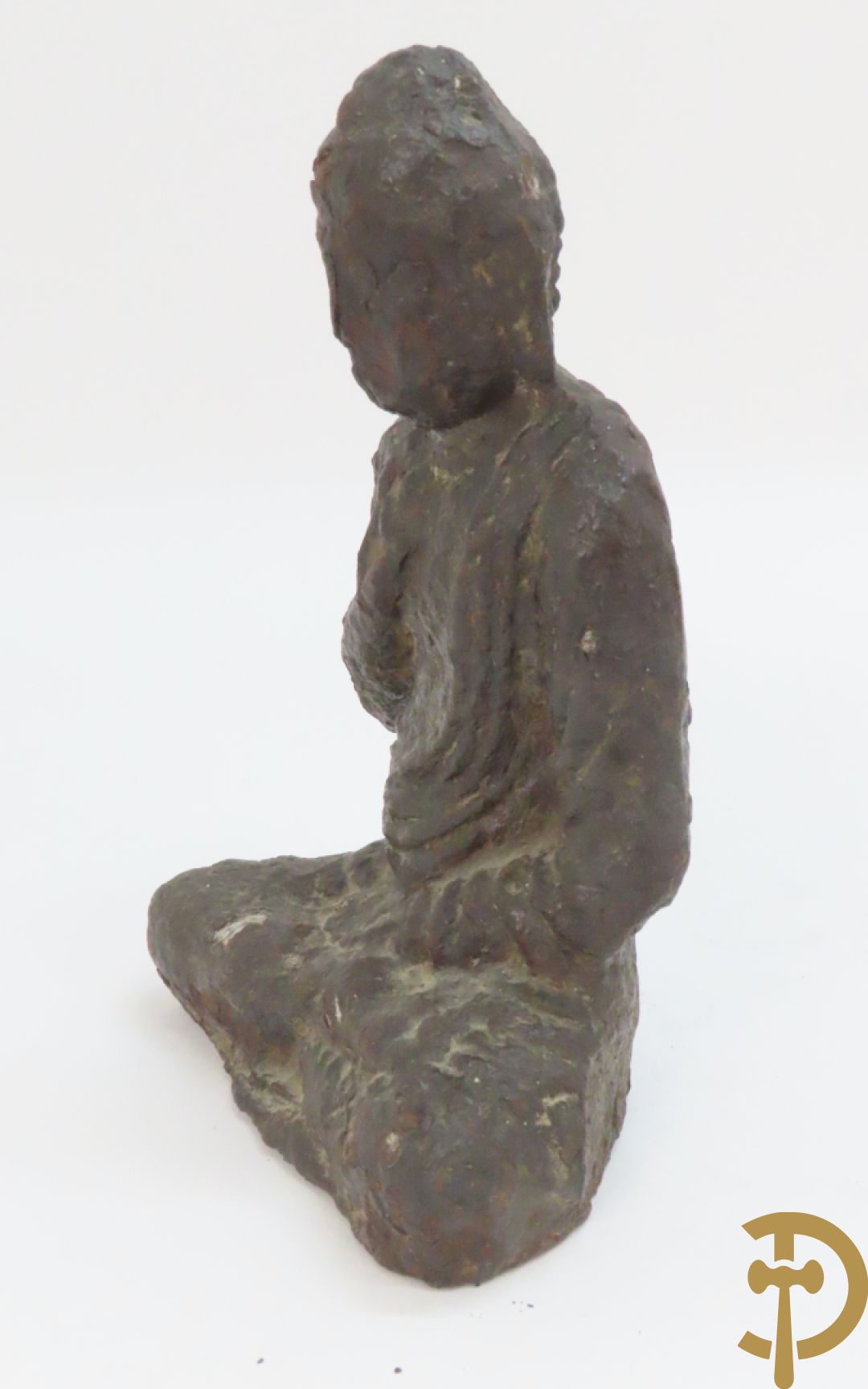 Bronzen zittende boedha + boedha in verweerd metaal
