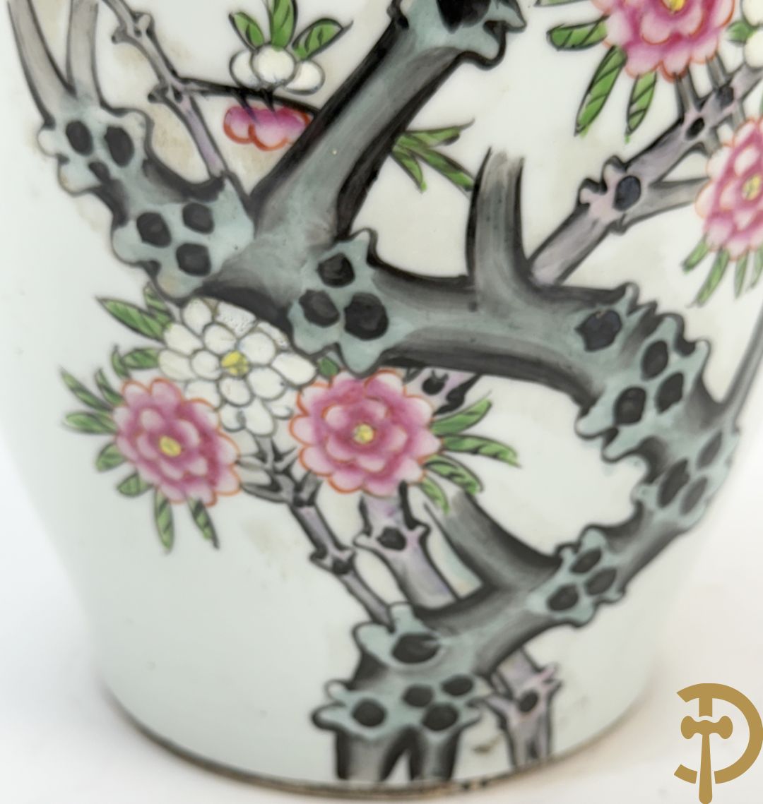 Chinese porseleinen vaas met decor van bloemen en vogels