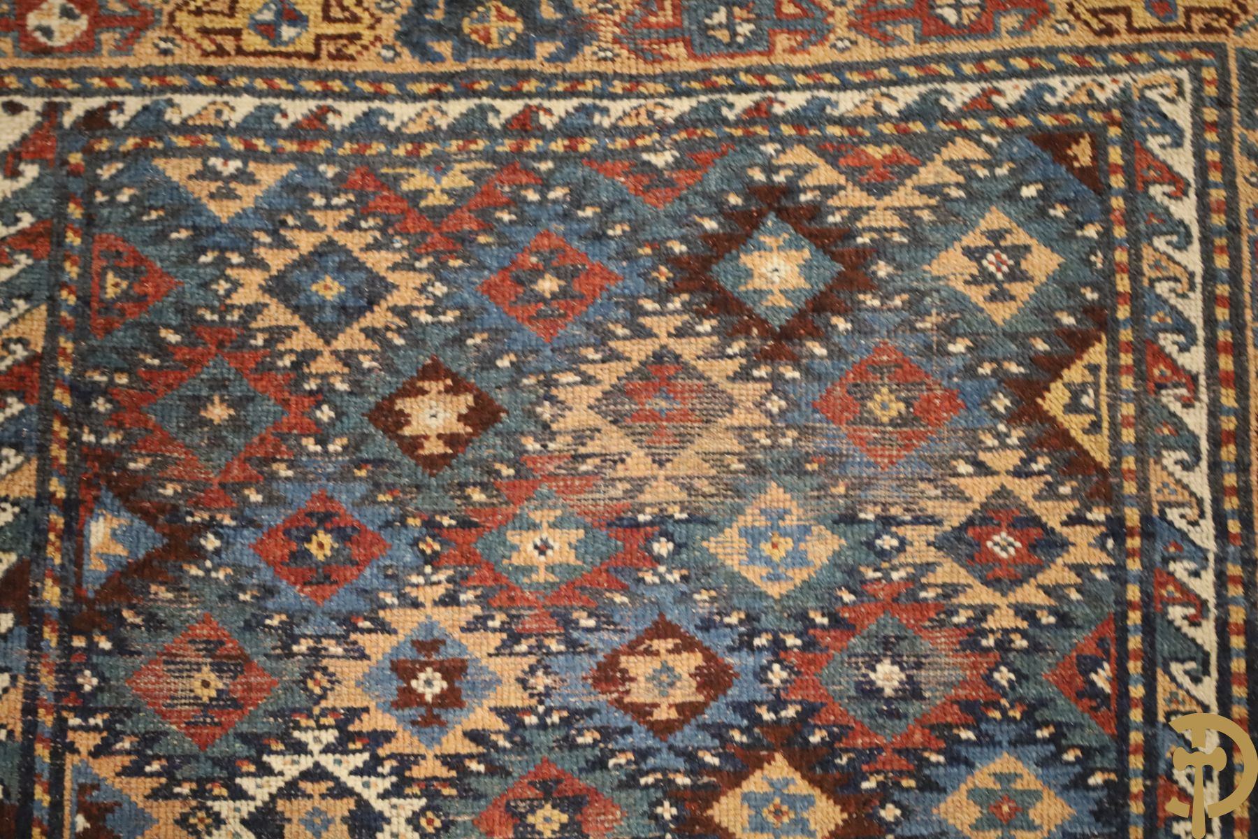 Oosters handgeknoopt tapijt met ruitvormen en zijdelingse pijlvormige doorlopende motieven - Kaukasus