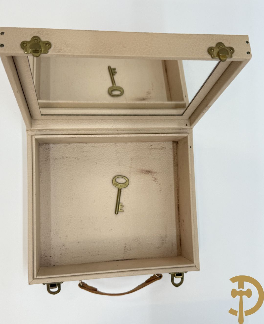 Louis Vuitton beauty case met verschillende vakjes en genummerd 948947