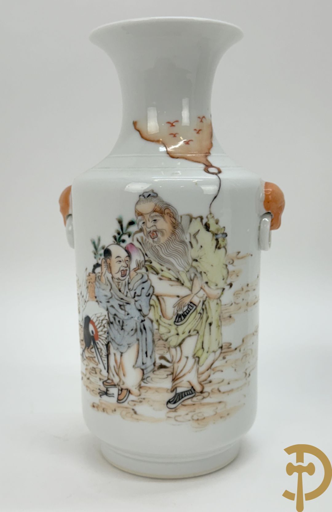 Chinees porseleinen vaasje met wijsgerendecor + Chinese porseleinen rolvaas met decor van ezel in berglandschap