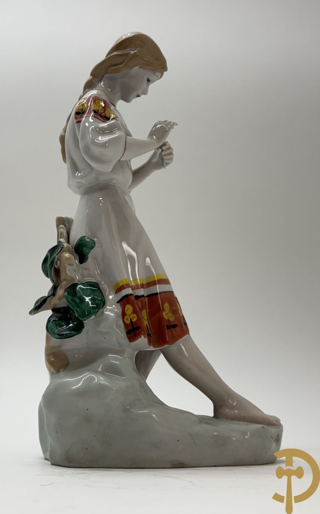 Porseleinen dame met bloem, Art deco periode