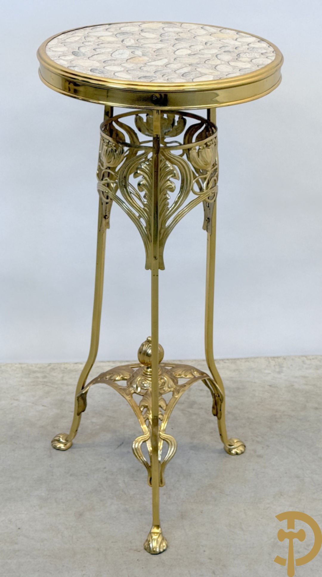 Koperen geajoureerde staander, Jugendstil