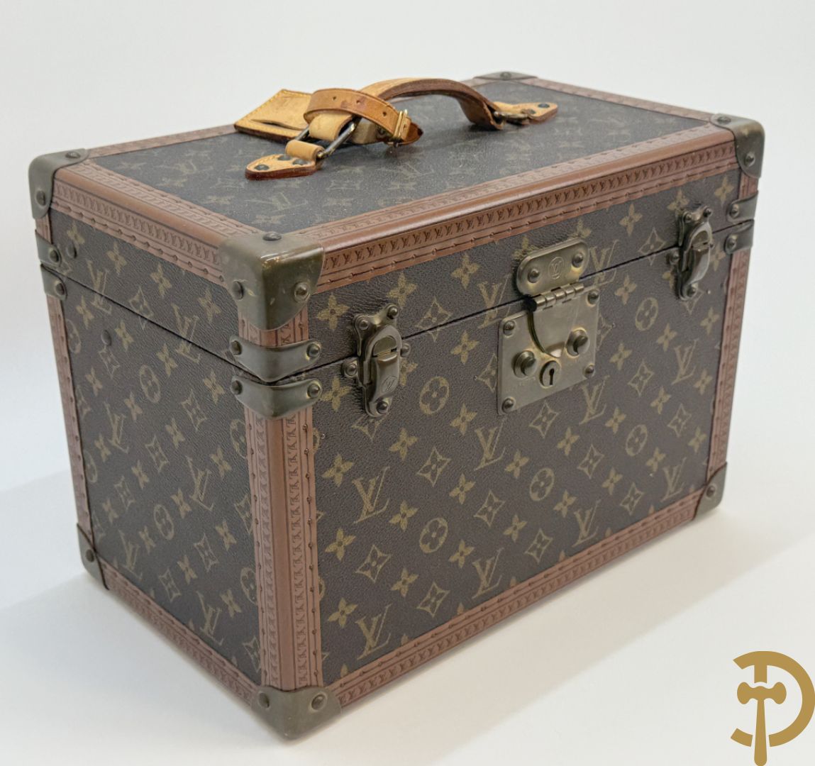 Louis Vuitton beauty case met verschillende vakjes en genummerd 948947