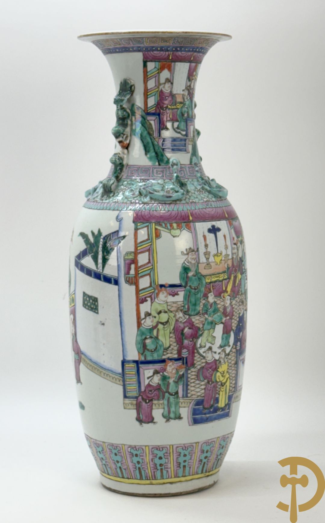 Chinese porseleinen vaas met dubbel decor van geanimeerd interieurzicht en mannen op paarden