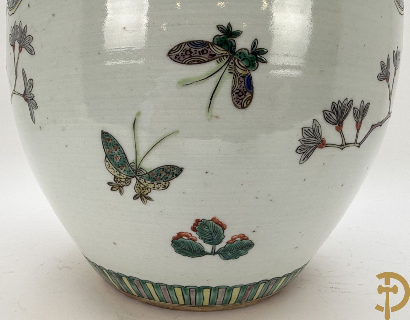 Chinese porseleinen cacheot met bloemen en vogeldecor