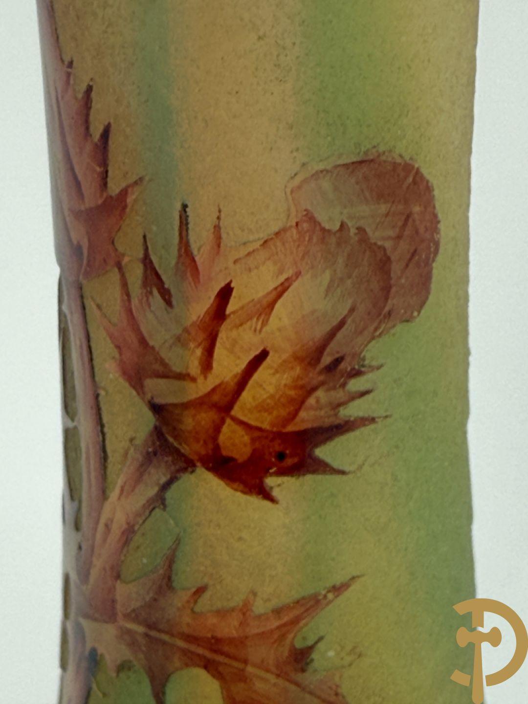 Vaasje in glaspasta met disteldecor, Daum Nancy getekend