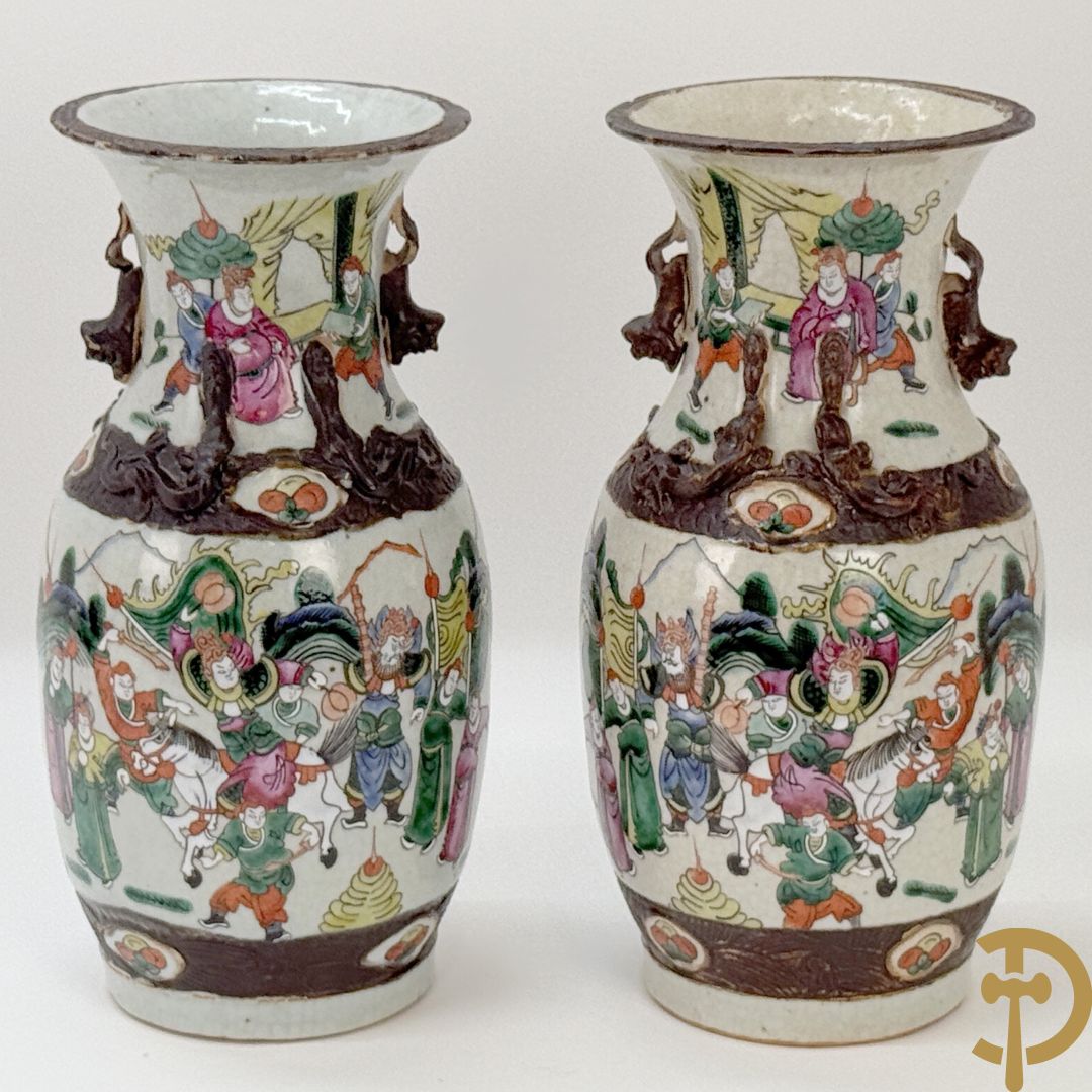 Paar Nankin vazen met krijgerdecor