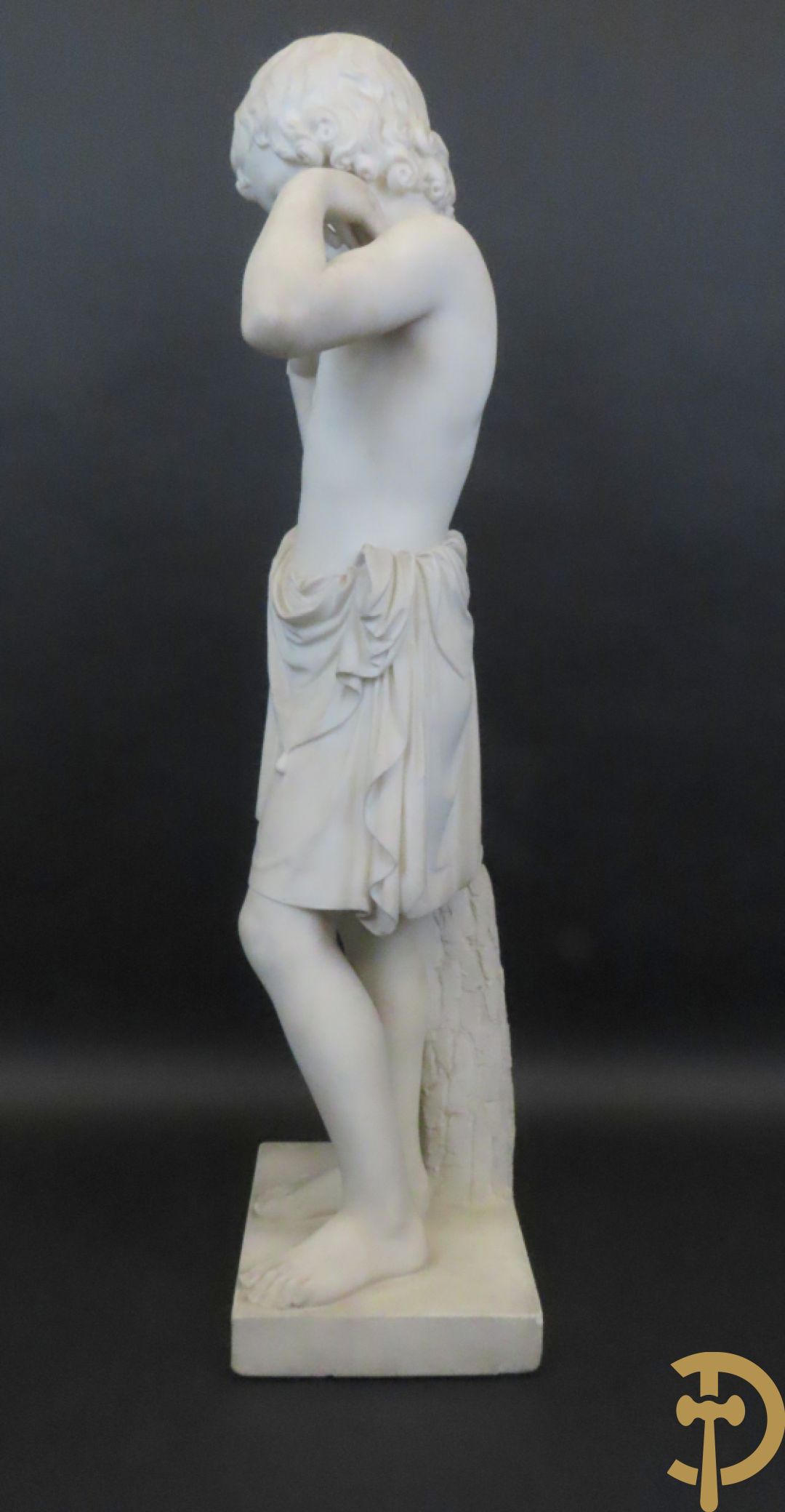 Onleesbaar getekend links achter 