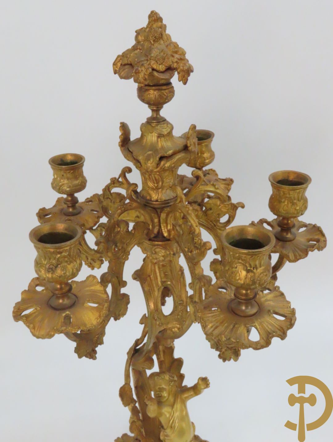 Bronzen schouwklok bezet met 2 cupido