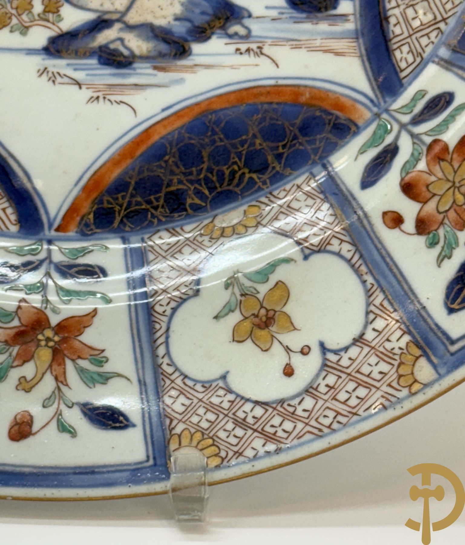 Chinees porseleinen Imari bord met landschapsdecor en bloemen