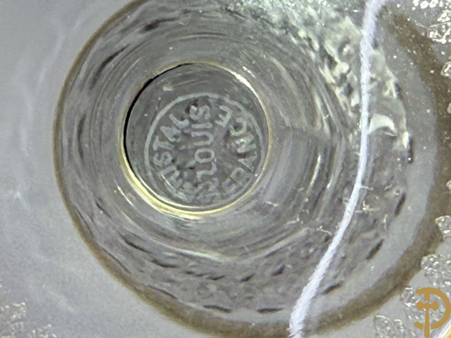 Zes fluitvormige kristallen champagne glazen met Thistle decor, cristallerie Saint Louis gemerkt