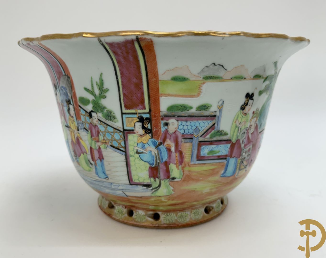 Paar Chinese porseleinen Kanton cachepots met geanimeerd decor