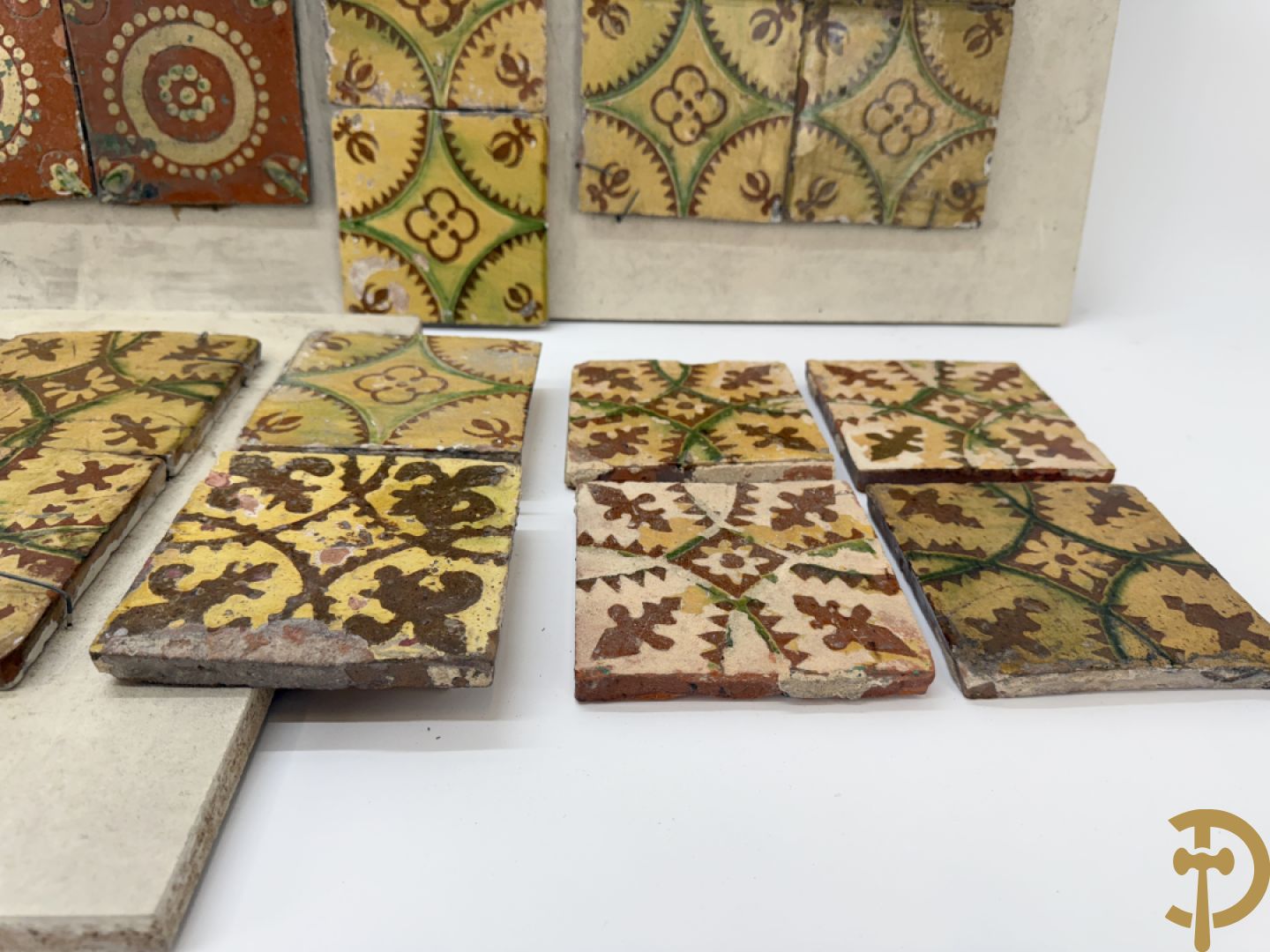 Verzameling 18e en 19e Torhoutse tegeltjes