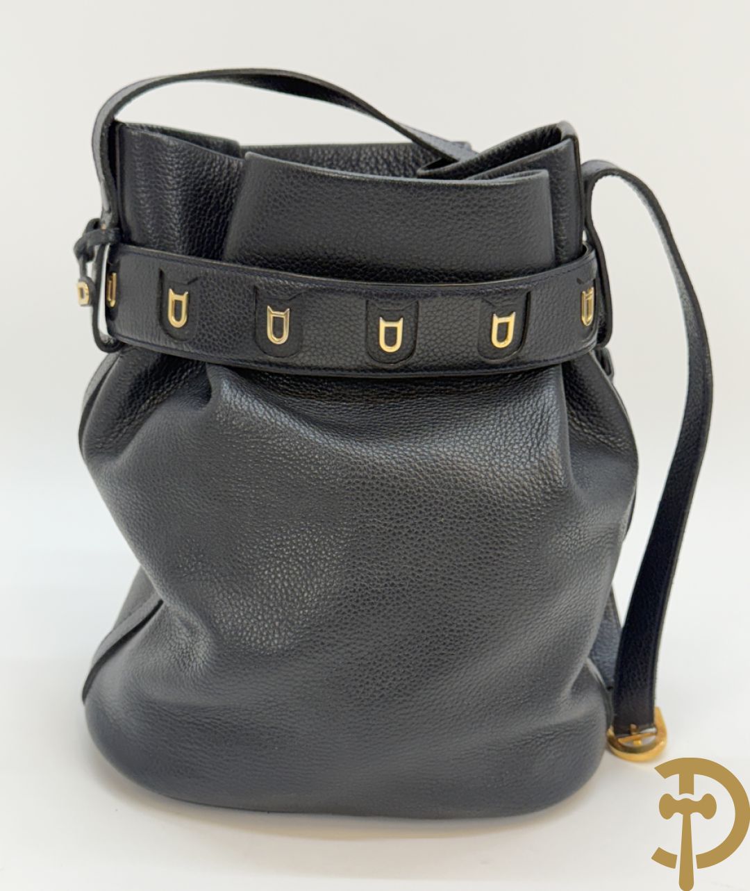 Blauw gekorreld lederen schoudertas model Le Calicot en openklapbare geldbeugel, Delvaux,