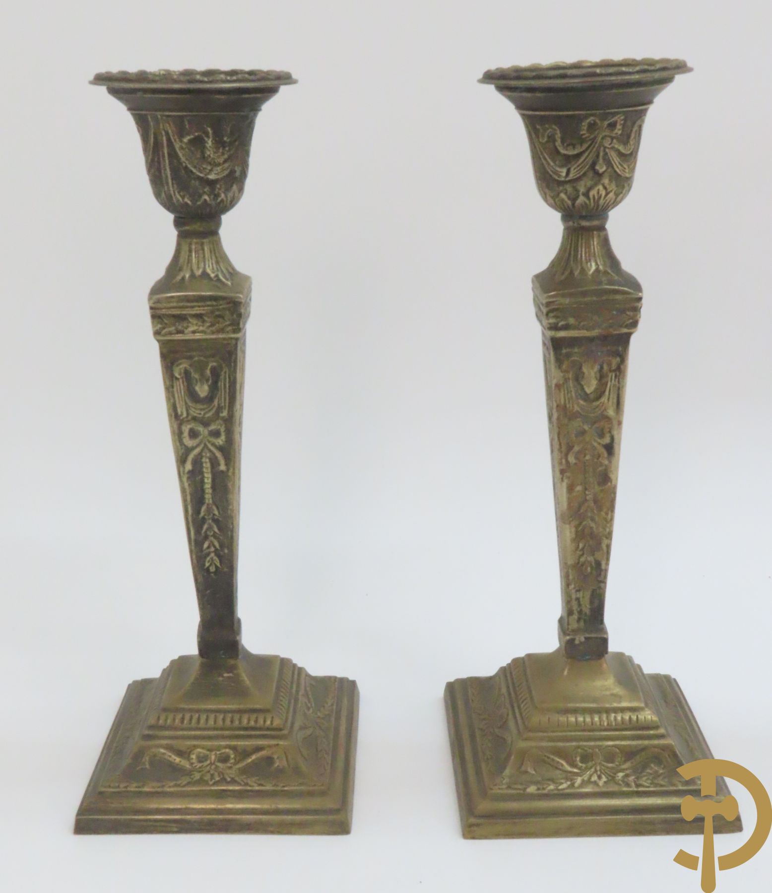 Zes paar verzilverde kandelaars