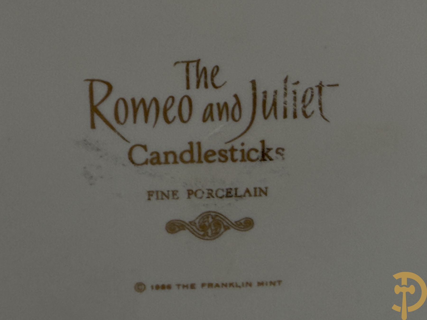 Paar porseleinen kandelaars van Franklin Mint 1986 uit de Romeo & Julia collection