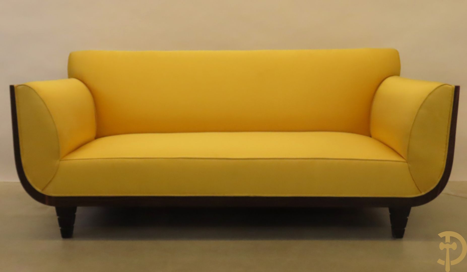 Canapé met gele zijden stof bekleed op palissander chassis, Art deco stijl