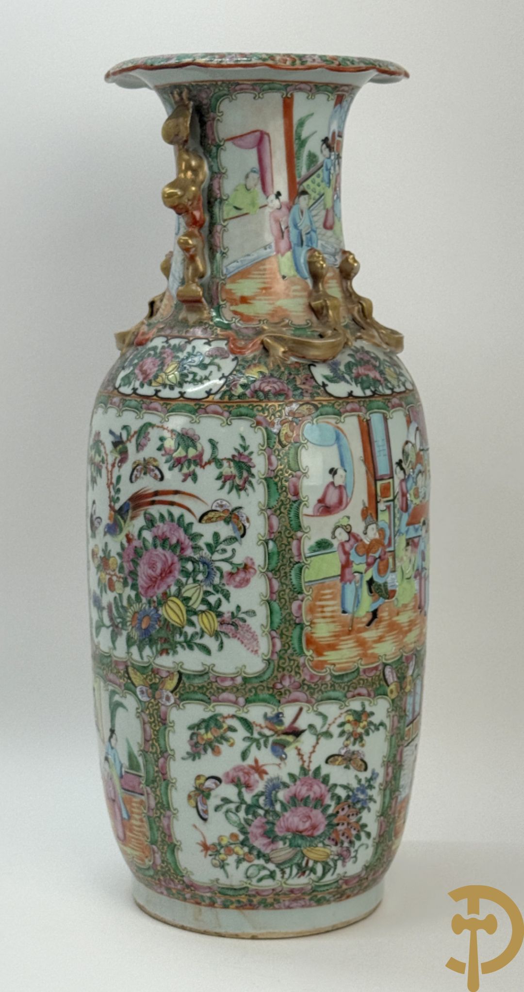 Chinese porseleinen Kanton vaas met geanimeerde taferelen