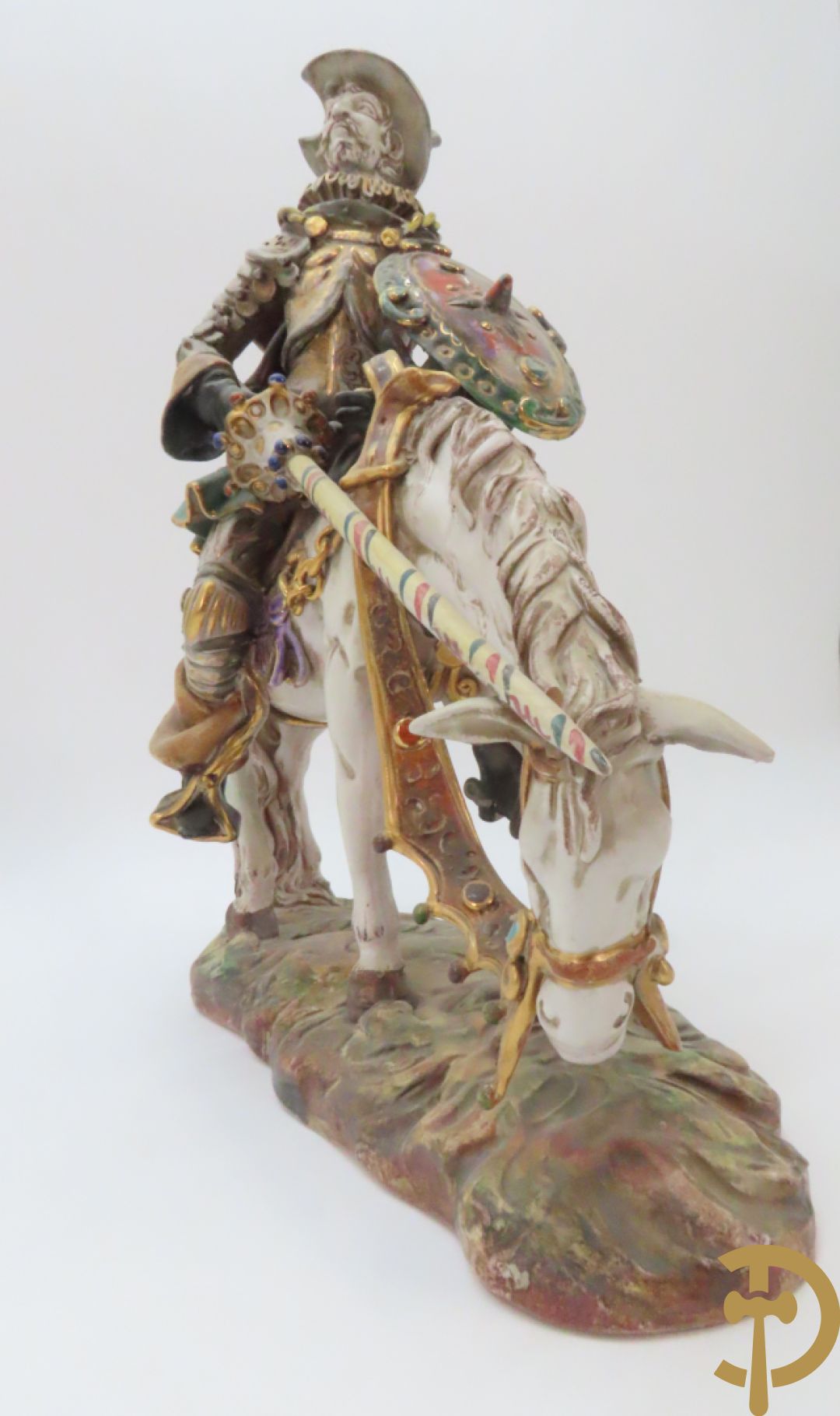 Beeld van Don Quichotte iop zijn paard n Italiaanse meerkleurige faience, Marioni P. gemerkt onderaan