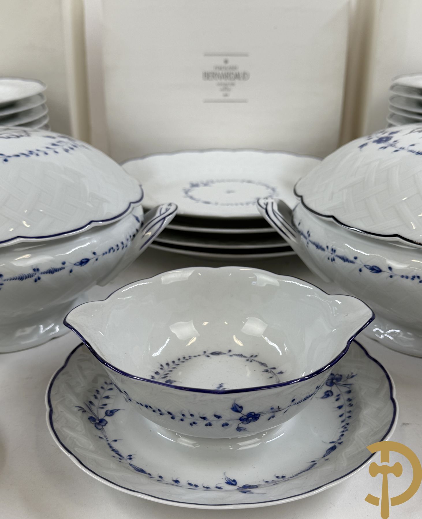 Uitgebreid porseleinen eet- en koffieservies Limoges, Bernardaud, type Hortence
