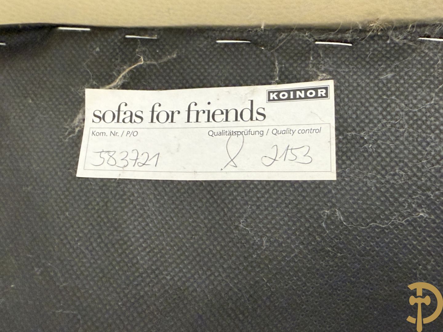 Salonensemble Koinor bestaande uit 3 elementen waarvan groot element met uittrekbaar voeteinde en twee tweezits