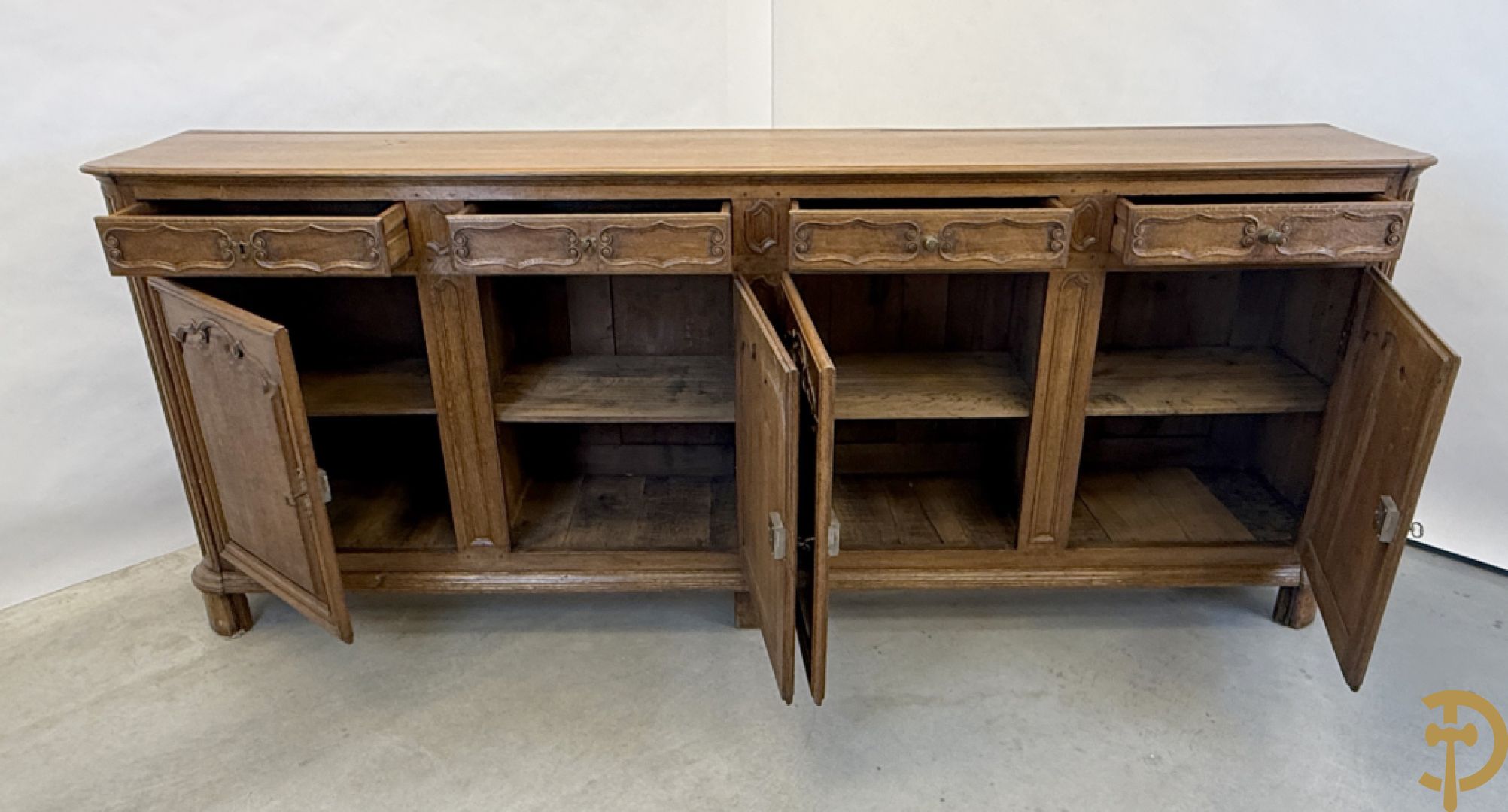 Eiken dressoir met 4 deuren, 4 lades en afgestoken Louis XV panelen