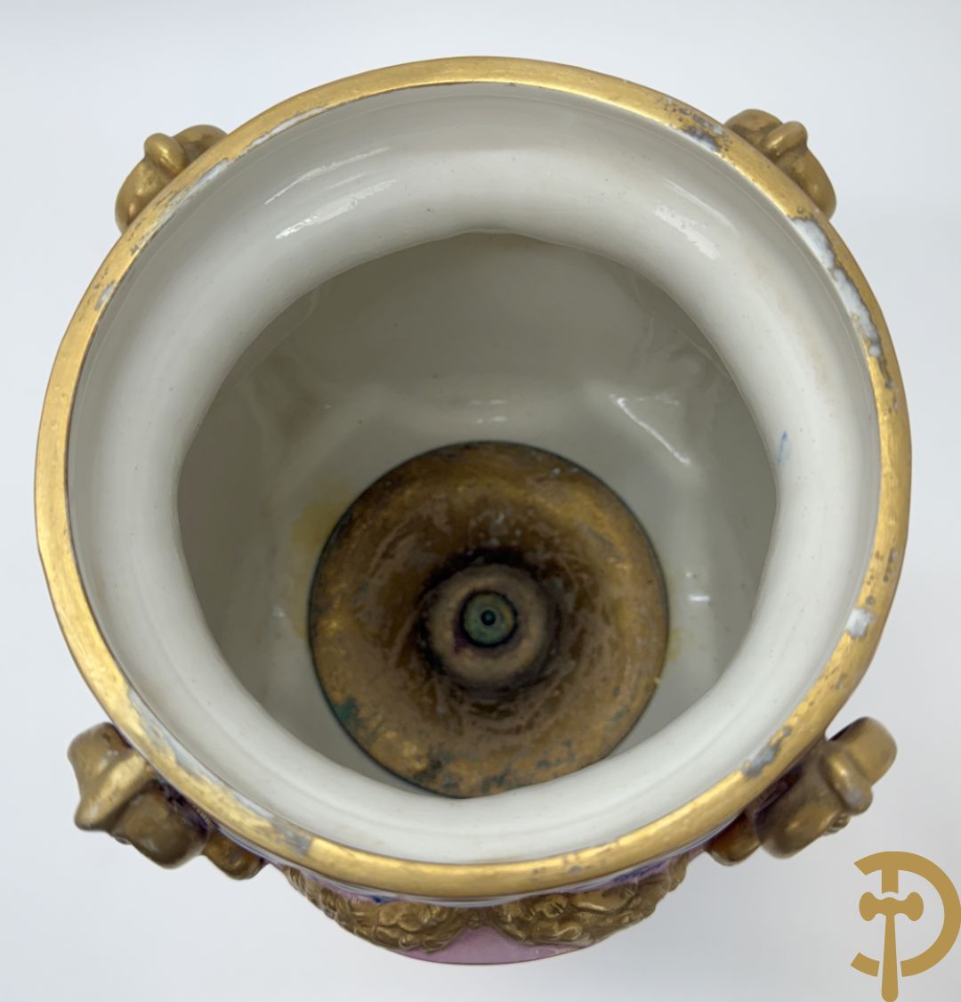 Franse porseleinen dekselpotiche bezet met decor van vogelmotieven en Louis XVI strikken, FB gemerkt