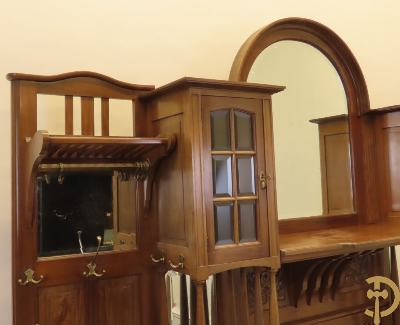 Notelaren Art Deco bank met étagère en paraplustaanders - centraal met spiegel