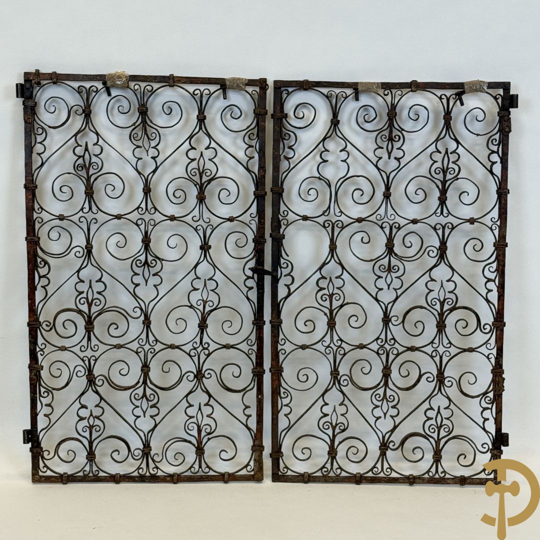 Tweedelig smeedijzeren raamvoorzetstuk