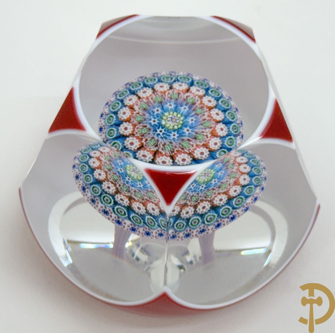 Saint Louis : Presse papier met mille fleurs decor, gedateerd 1969