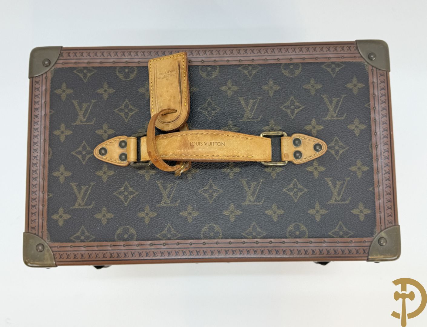 Louis Vuitton beauty case met verschillende vakjes en genummerd 948947