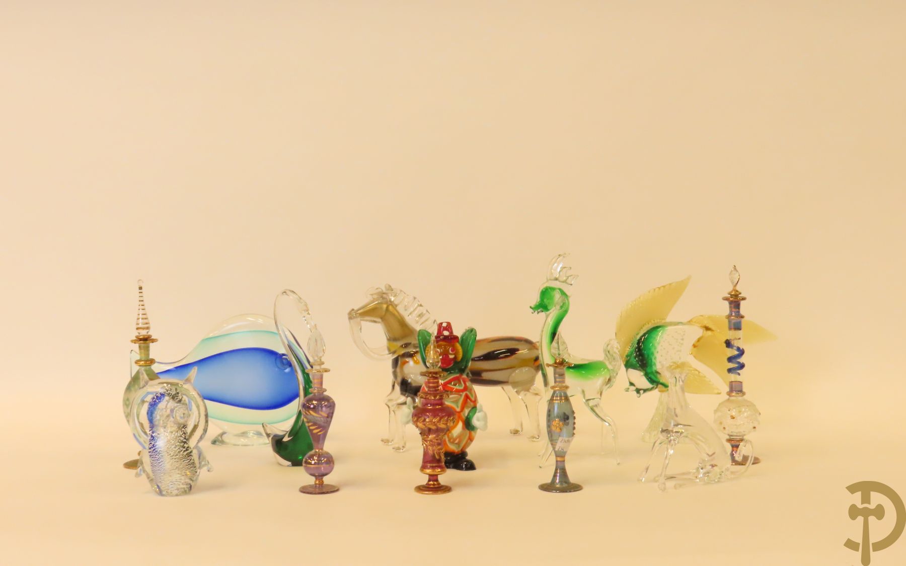 Mooi lot mondgeblazen Murano glaswerk w.o. paard, vissen, uil, clown, hond, zwaan en vaasjes