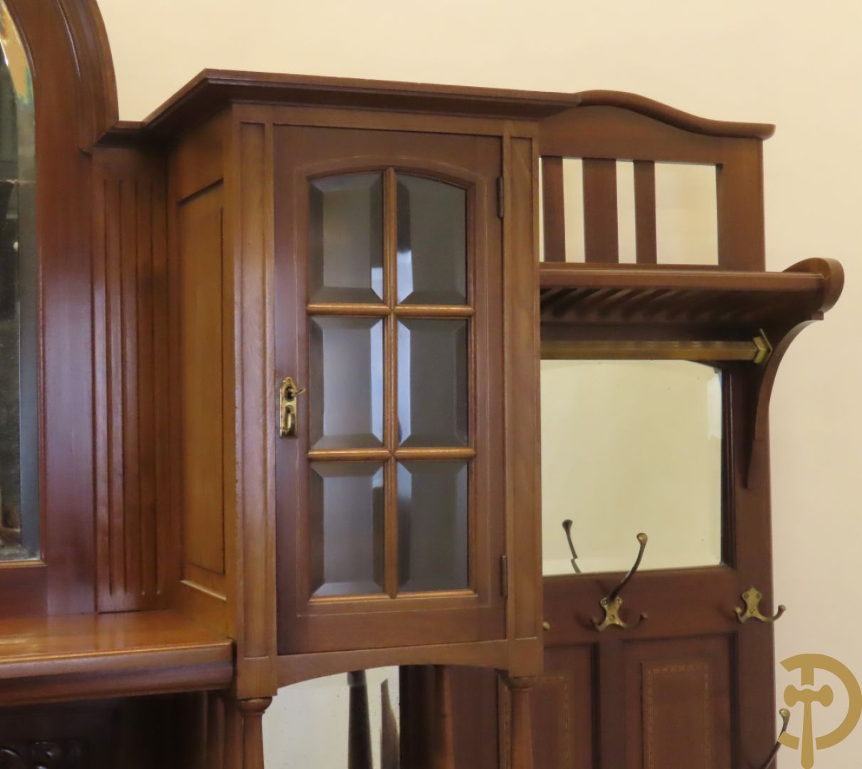 Notelaren Art Deco bank met étagère en paraplustaanders - centraal met spiegel