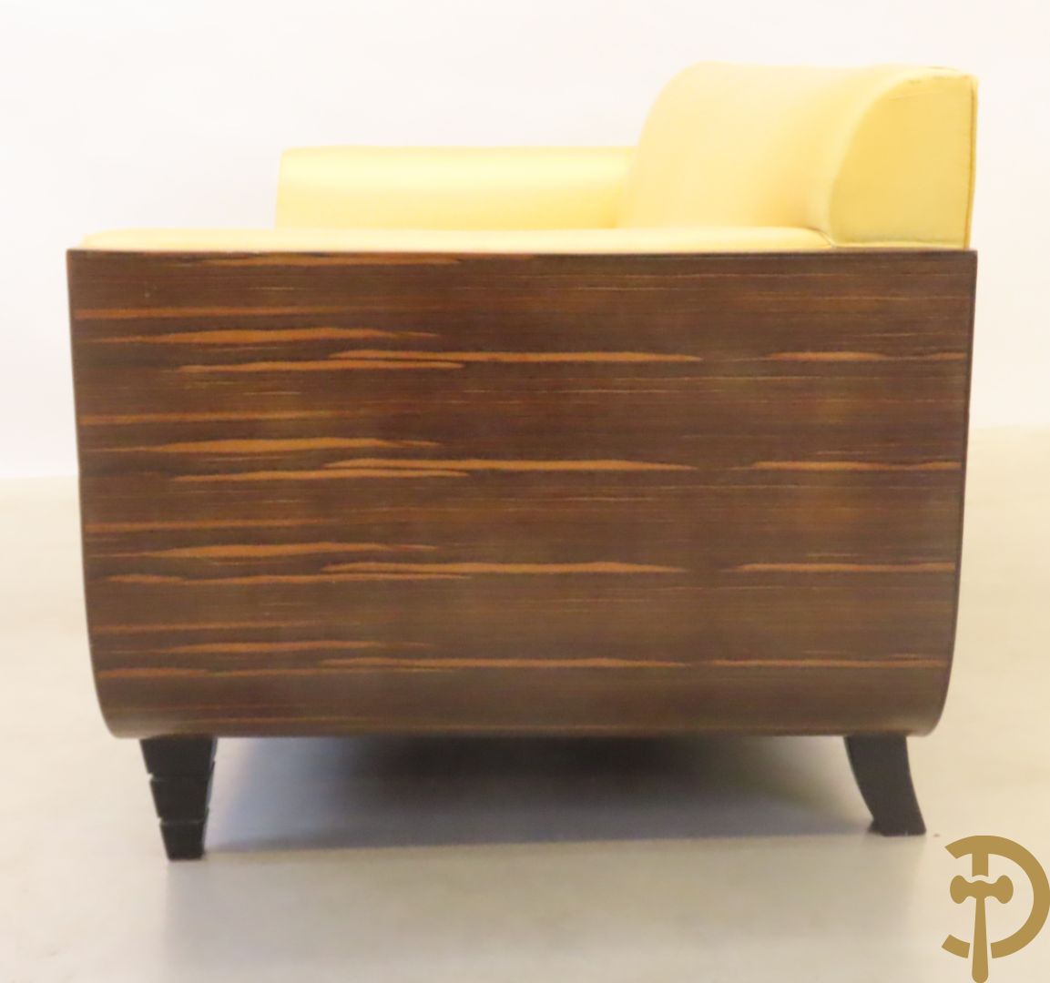 Canapé met gele zijden stof bekleed op palissander chassis, Art deco stijl
