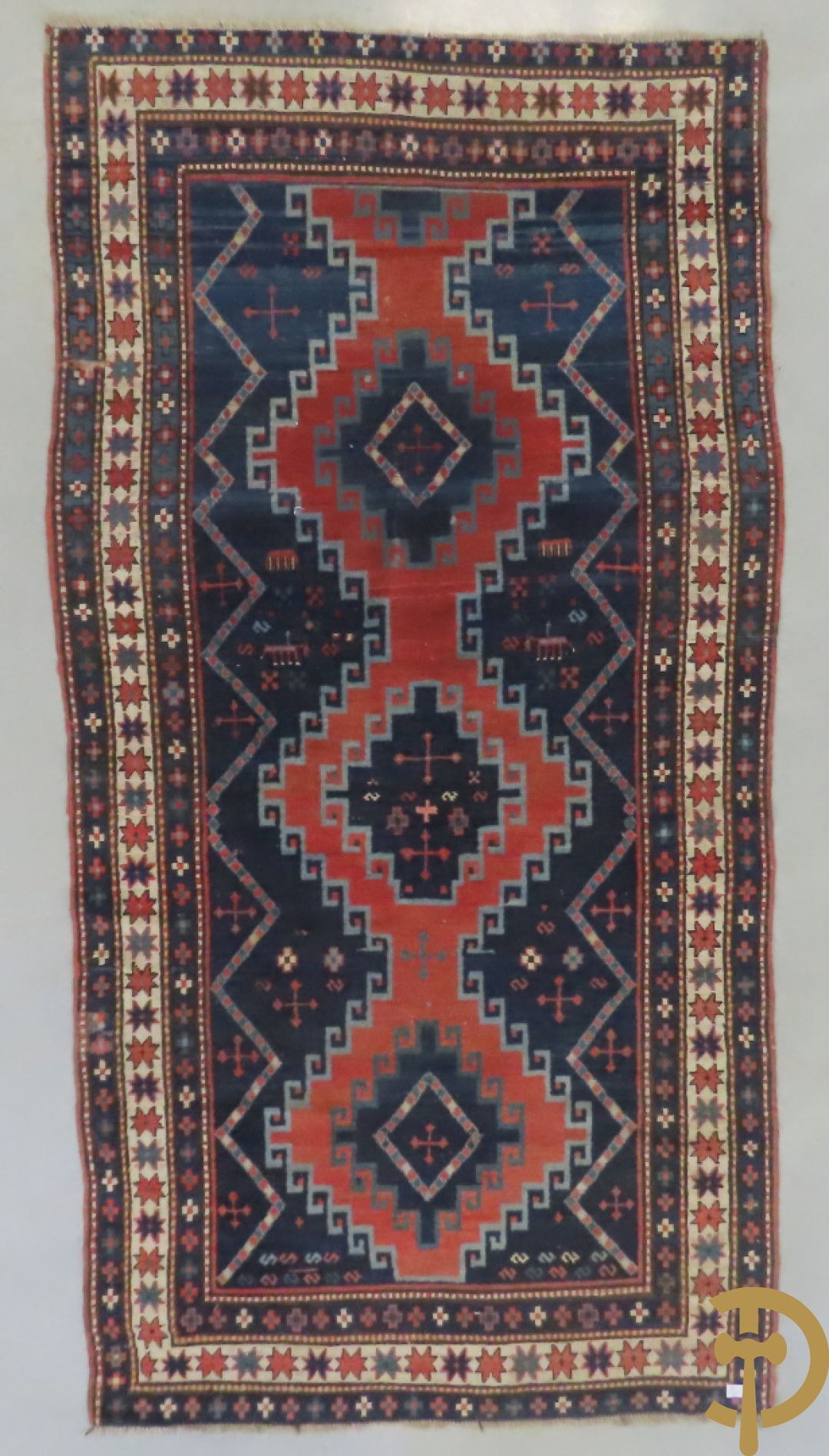 Oosterse handgeknoopt tapijt Kaukasus met geometrische motieven op blauwe fond