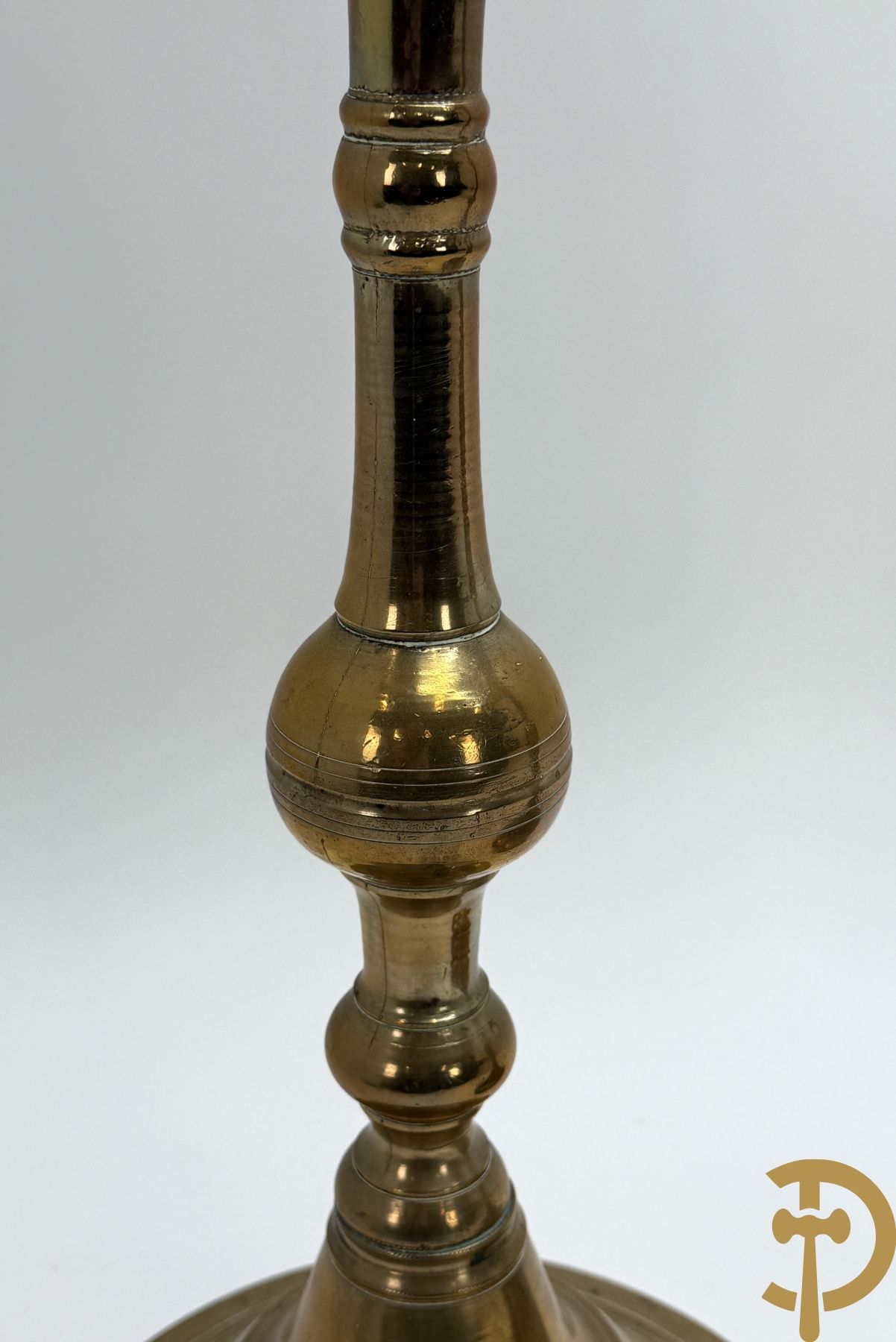 Paar antieke koperen kandelaars