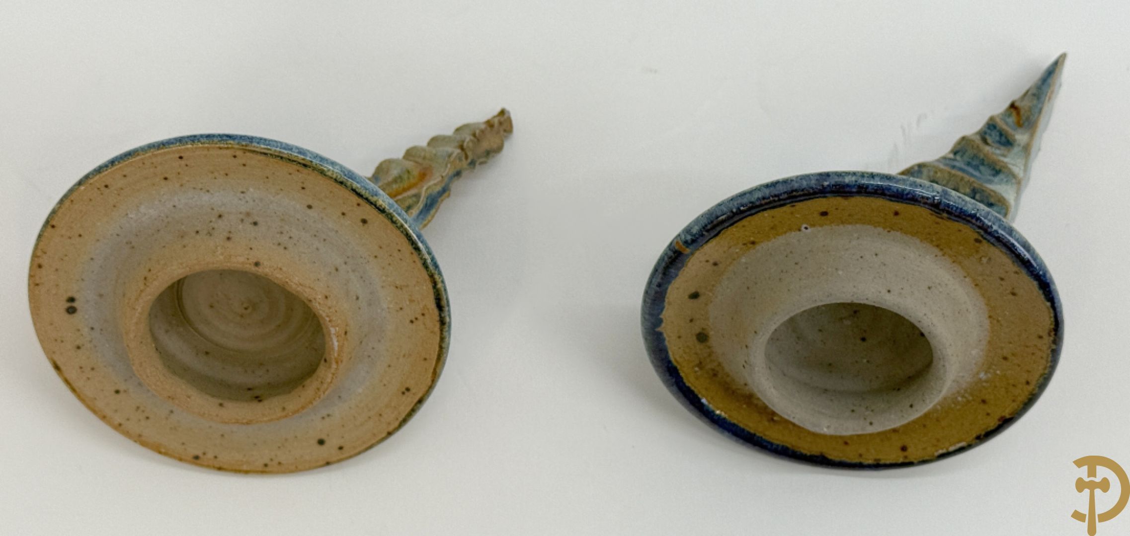 LEI HANNEN (van) onderaan gemerkt - Paar design dekselpotiches van geglazuurde keramiek