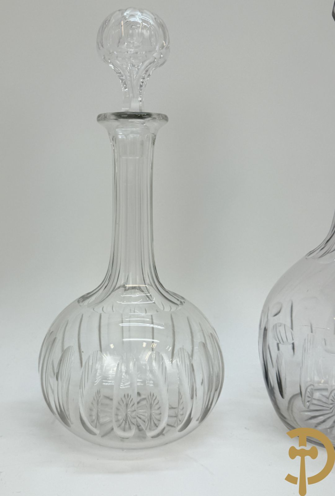 Paar diamantgeslepen karaffen + 5 andere karaffen